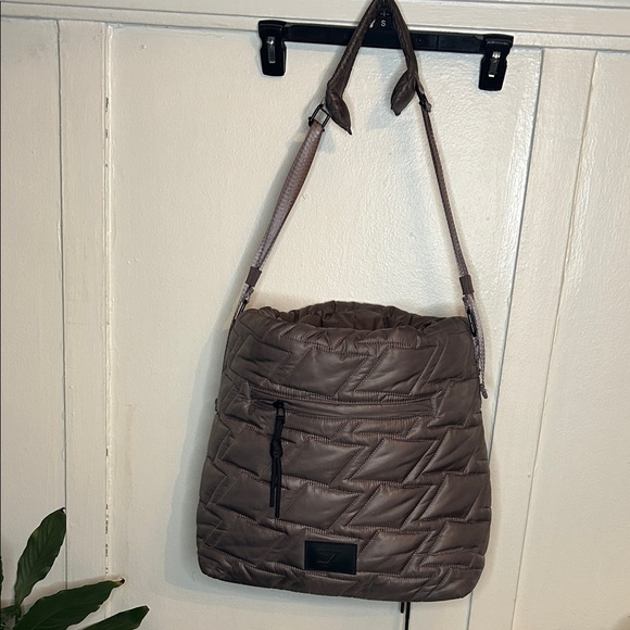 Gymshark Quilted Gray Shoulder Yoga Tote Bag - Picture 2 of 11